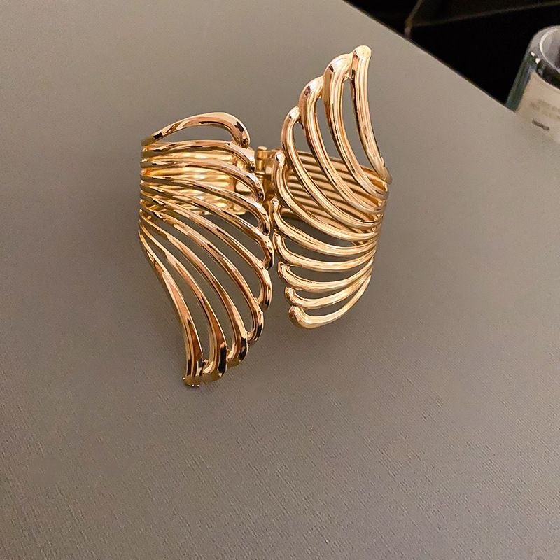Feather Styled Chunky Bracelet